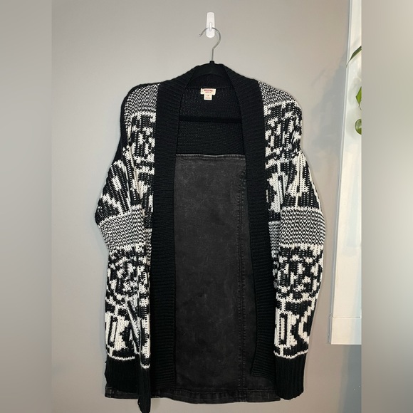 Mossimo Supply Geometric Patterened Cardigan - Large - Black & White - Picture 3 of 5
